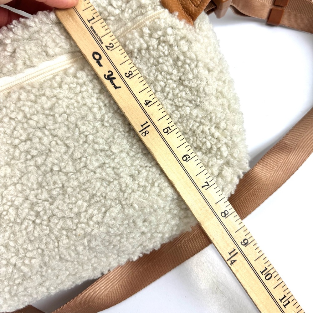 Freshly Picked Cream Tan Sherpa Fleece Crossbody Bag Medium Fanny Pack Purse NEW - Picture 8 of 8